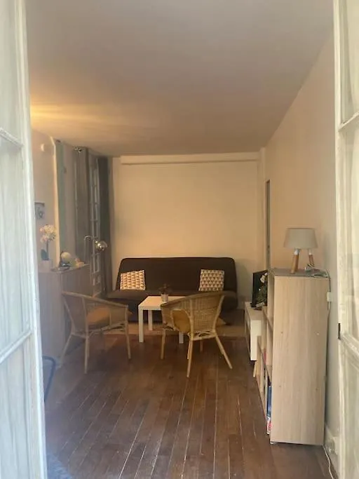 A Montmartre Apartament *